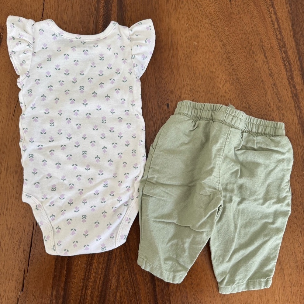 Carter’s Floral Print Bodysuit and Green Matching Pants Set Size 3M - Picture 2 of 4